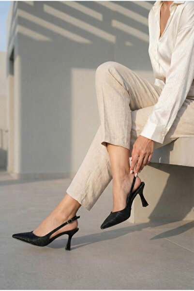 Brielfy حذاء نسائي من Beryls بإبزيم فضي ومقدمة مدببة وكعب صيفي أسود لامع وأنا...