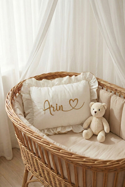 Messido Kişiye Özel Nakışlı İsimli Bebek Yastığı – Fırfırlı,  35x35 cm Bebek ...