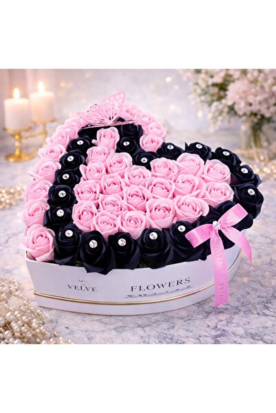 velve Aranjament Love Impact, 51 trandafiri din sapun si cristale deco, cutie...