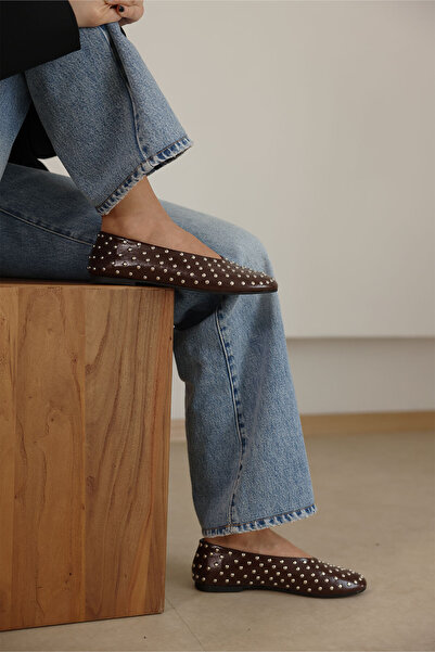 LUTVELIZADE Babet 2603 - Oval Burun Zımba Detaylı Acı Kahve Kadın Babet