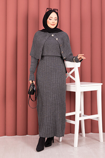 EBRUTESETTÜR طقم فستان تريكو بتفاصيل أزرار وغطاء رأس (كاب) - لون دخاني