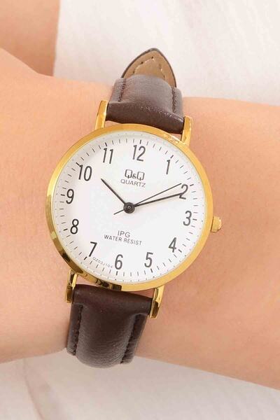 Q&Q Numeral Leather Strap Women's Retro Wristwatch