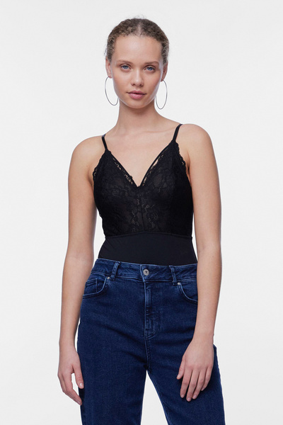 PIECES Corpul Armelöser Riemchen Spitzen