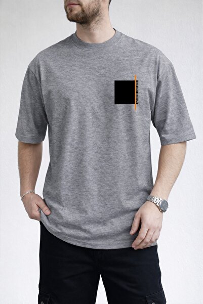 caddekombin Tricou gri pentru bărbați, cu imprimeu pe piept, cu detaliu pătra...