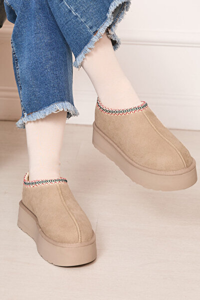 EBRUTESETTÜR حذاء قصير بنعل سميك مبطن بالفرو باللون البيج