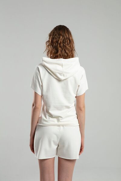 BENMANAJ تي شيرت نسائي أبيض مطبوع - مقنعين، كم قصير