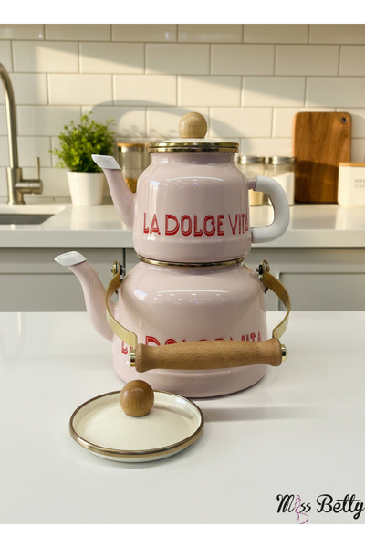 Miss Betty إبريق شاي مطلي بالمينا من دولتشي فيتا