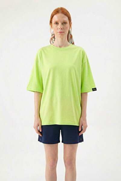 gothamvibes تي شيرت نسائي كبير الحجم باللون الأخضر الليموني - قصة عادية