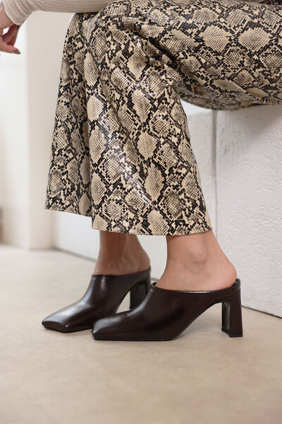 LUTVELIZADE Topuklu 2540 - Küt Burun Terlik Acı Kahve Kadın Topuklu