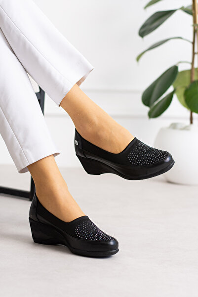 MERVESTORE حذاء جوليانا نسائي أسود بكعب عريض