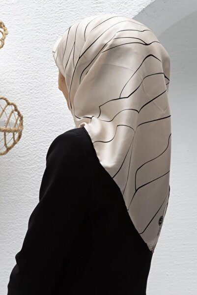 Vissona %100 Twill İpek Çizgi Desenli Krem - Siyah Renkli 90x90 Eşarp Dikim Ş...