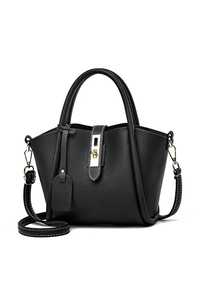 OEM Γυναικεία τσάντα χειρός με μενταγιόν, λουράκι ώμου και δύο σταθερές λαβές...