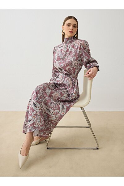 Refka Φόρεμα με σατέν μοτίβο με γιπέλο στο λαιμό - Πούδρα -