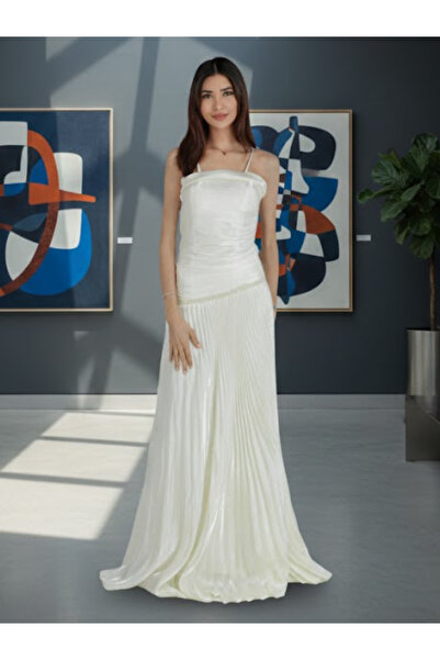 Nice Model فستان ماكسي أبيض أنيق مطوي بتفاصيل تطريز عند الخصر، مناسب للمناسبا...