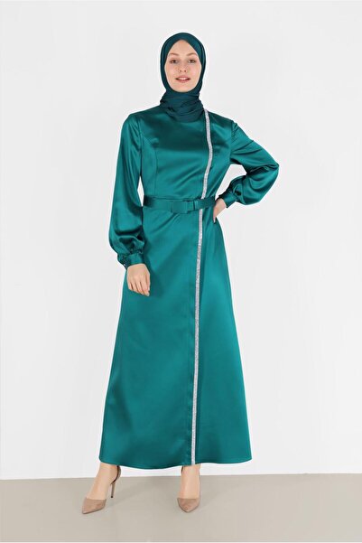 Alvina فستان ساتان بتفاصيل شريطية مرصعة بأحجار الراين 42417