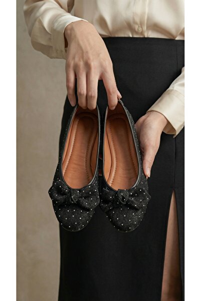 Beyond Γυναικείες μπαλαρίνες με λεπτομέρεια από μαύρη πέτρα και φιόγκο 1 εκ. ...