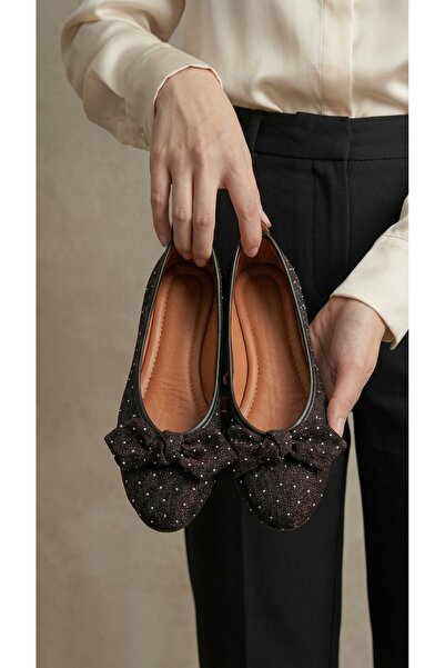 Beyond Γυναικείες μπαλαρίνες με λεπτομέρεια από μαύρη πέτρα και φιόγκο 1 εκ. ...