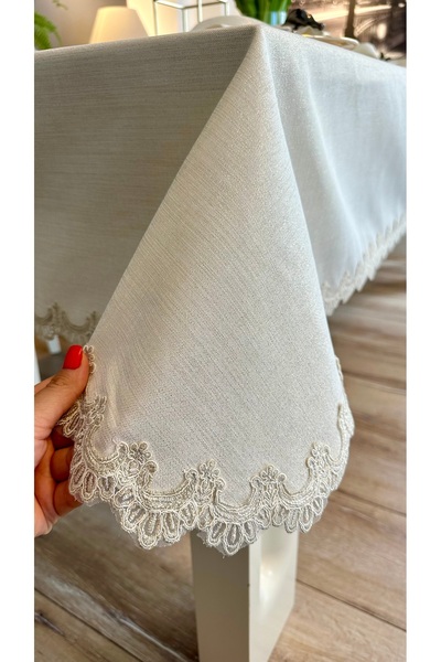 Decamor home مفرش طاولة من الكتان المزخرف باللون الذهبي اللامع مع تفاصيل من ا...