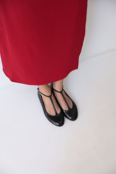 LUTVELIZADE Babet 2606 - Oval Burun Pencere Detaylı Siyah Kadın Babet