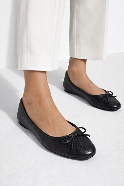 Arzillo حذاء راقصة الباليه للسيدات من الجلد الطبيعي باللون الأسود من Velina