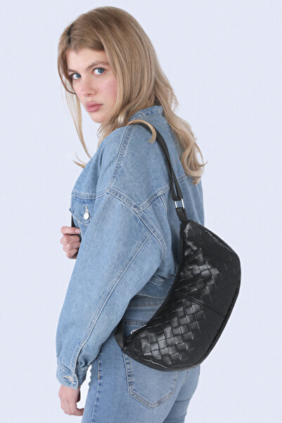 Housebags Siyah Örgü Görünümlü Yarım Ay Çapraz Askılı Çanta 256