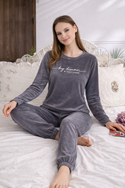 MİSSLALE Yazı Detaylı Kadife Uzun Kollu Kadın Pijama Takımı