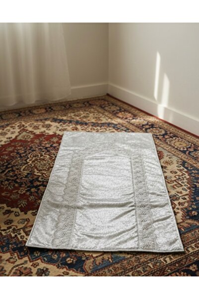 BEHREM ENES سجادة صلاة مخملية فرنسية مزينة بالدانتيل (رمادي)