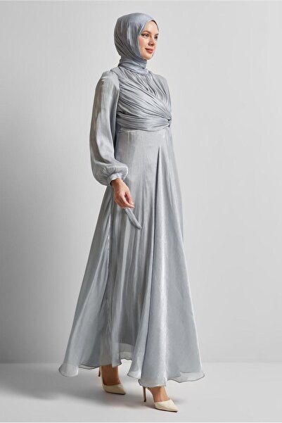 TRENDTESETTÜR KADIN GRİ BÜZGÜ DETAYLI ABİYE ELBİSE T 0226
