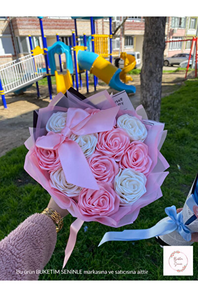 Buketim Seninle 11'li Pembe ve Beyaz Kurdeleli Solmayan Gül Buketi, Saten Çiç...