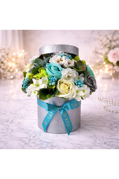 velve Aranjament floral Graduate cu trandafiri din sapun si plante artificial...