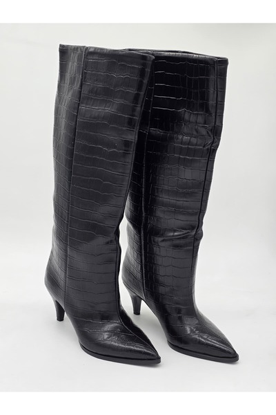 Luvesta حذاء بطول الركبة بكعب رفيع بنمط التمساح باللون الأسود