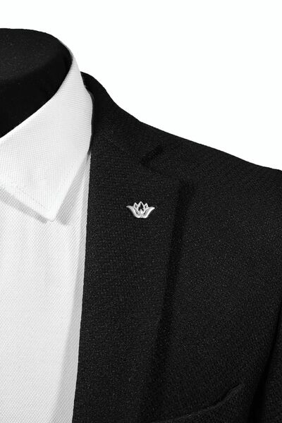 BLC Basic Line Co. Çiçek Figürlü Siyah Detaylı Gümüş Gri Renginde Yaka Iğnesi...