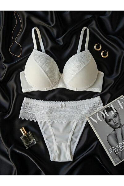 WOMEN'S WORLD FANTASY طقم حمالة صدر بيضاء مع سروال داخلي من الدانتيل المزخرف