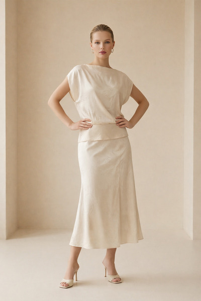 Setre Vanilya Tam Kalıp Rahat Kesim Mini Yırtmaç Detaylı Midi Desenli Etek