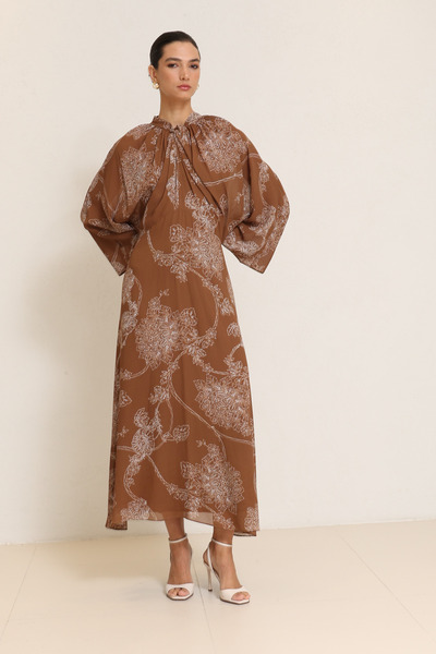 Setre Kahverengi Kol Ve Yaka Detaylı Desenli Elbise