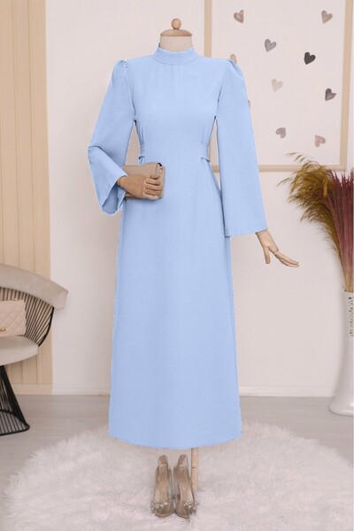 Modamorfo Šaty s výstřihem a pasem - Baby Blue