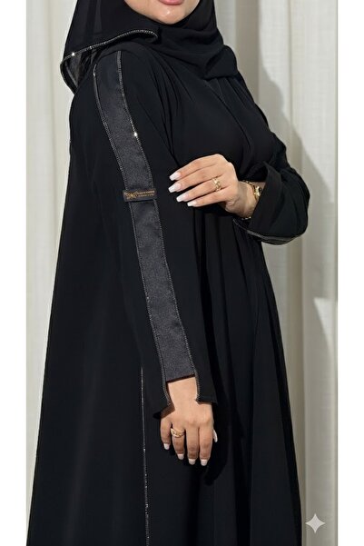 ELEGANT'S عباية انيقه بقماش الكريب مزينة بالكريستال لامع تصلك مع طرحة بالكريستال