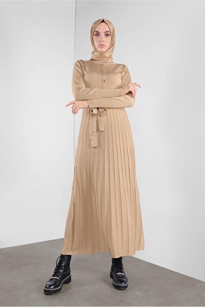 TRENDTESETTÜR KADIN KAHVE (CAMEL) ETEĞİ PİLELİ DÜĞMELİ TRİKO ELBİSE 41031