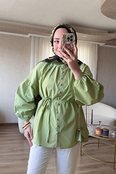 LOCCO قميص بريت بتفاصيل أزرار باللون الأخضر