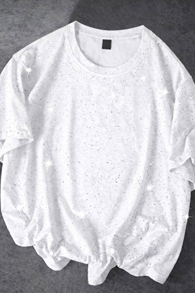 İlayda Toprak Λευκό γυαλιστερό κοντομάνικο μπλουζάκι oversize με γκλίτερ