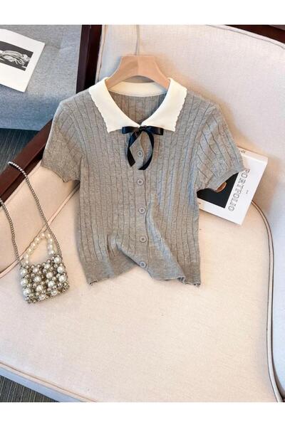 De Pose Tricou de bază cu detaliu cu nasturi și panglică cu guler păpușă pent...