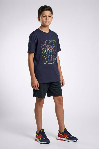 Reebok تي شيرت خارجي بأكمام قصيرة للأولاد الصغار، أزرق داكن