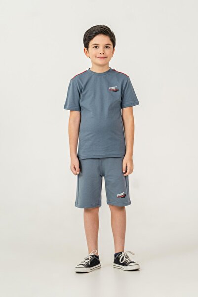 Mışıl Kids Σετ σορτς και μπλουζάκι για αγόρια με στάμπα Street Legend