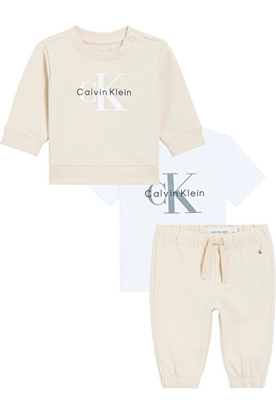 Calvin Klein صورة متحركة لبداية تطريز الجينز