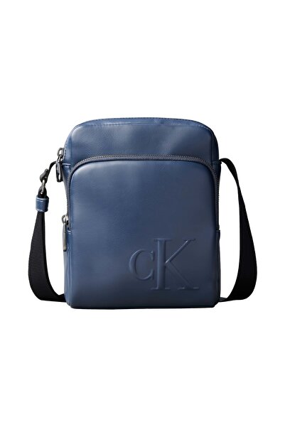 Calvin Klein تقرير الجيب الجريء