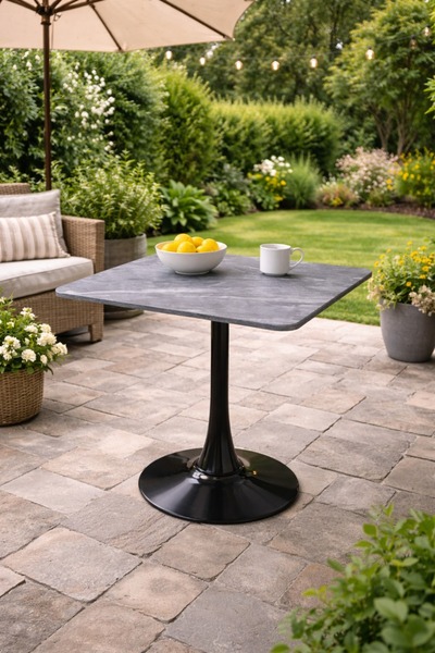 N.zone Rectangular garden table with a metal base
