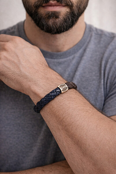 HER ŞEY NOTA www.herseynota.com Royal Contrast Genuine Leather Men's Bracelet...