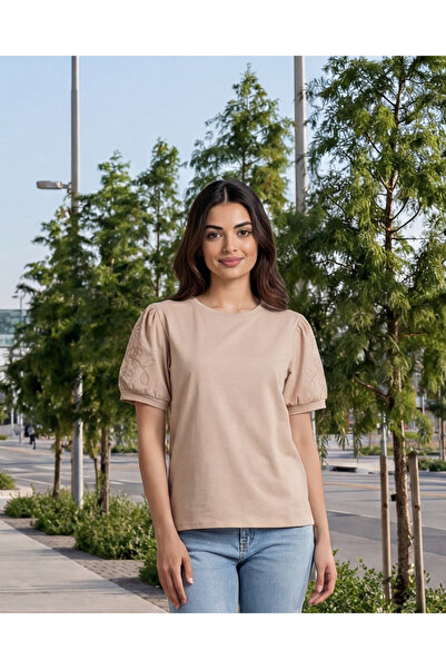 REDTAG بلوزة نسائية بأكمام تصل إلى المرفق مصنوعة من الجيرسيه