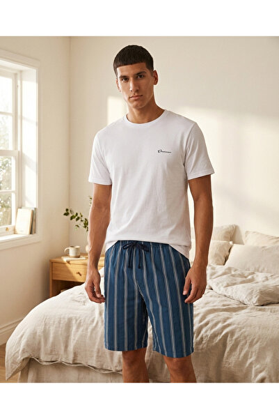 REDTAG طقم بيجاما رجالي أبيض مكون من تيشيرت وشورت منسوج باللون الكحلي