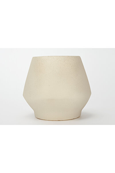 Roots Furniture مزهرية من الطين